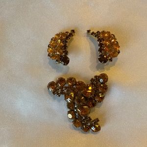 VINTAGE KRAMER RHINESTONE BROOCH & EARRINGS
